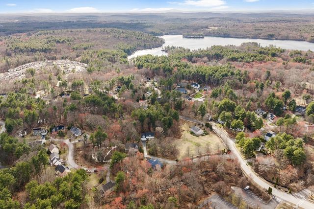 557 Acorn Park Dr 557, Acton, MA 01720