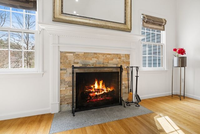 557 Acorn Park Dr 557, Acton, MA 01720