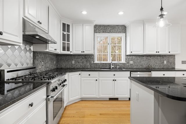 557 Acorn Park Dr 557, Acton, MA 01720