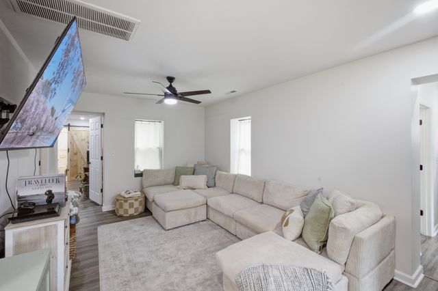 106 Martin St, Charlotte, TN 37036