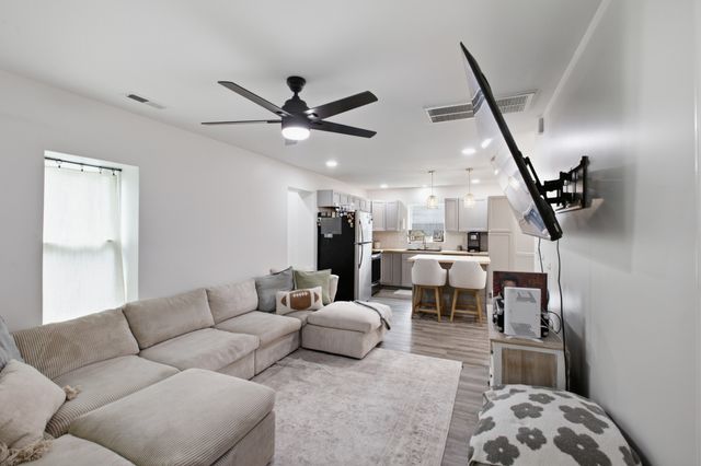 106 Martin St, Charlotte, TN 37036