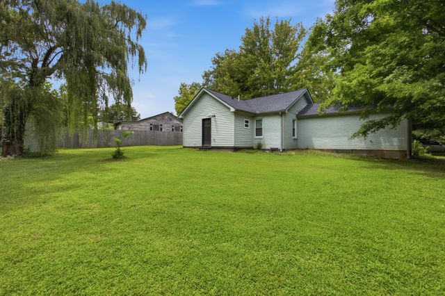 106 Martin St, Charlotte, TN 37036