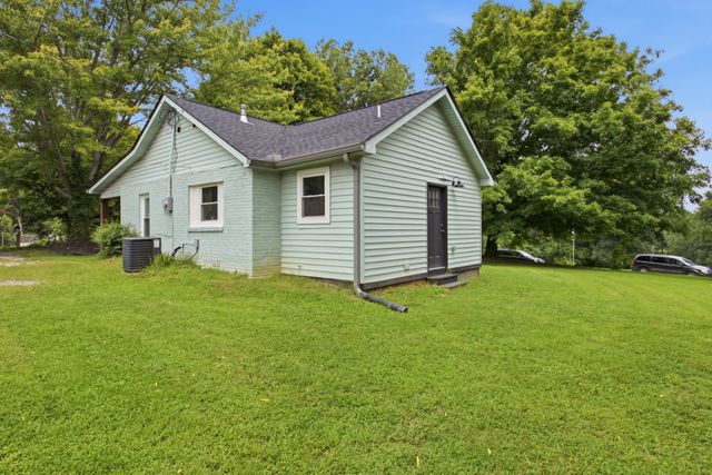106 Martin St, Charlotte, TN 37036