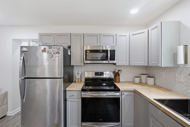 106 Martin St, Charlotte, TN 37036