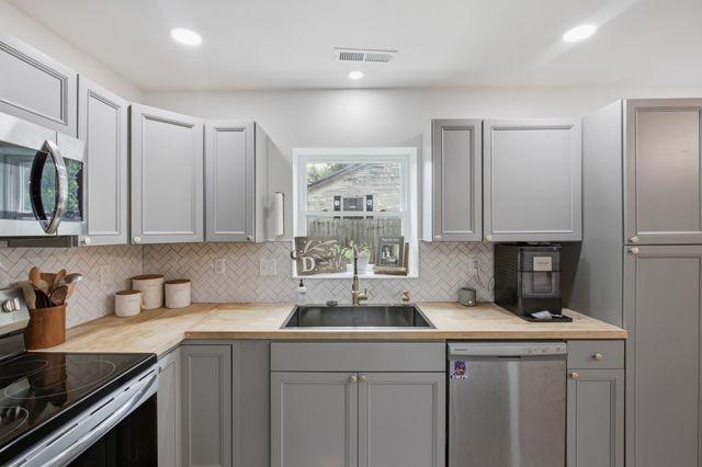 106 Martin St, Charlotte, TN 37036