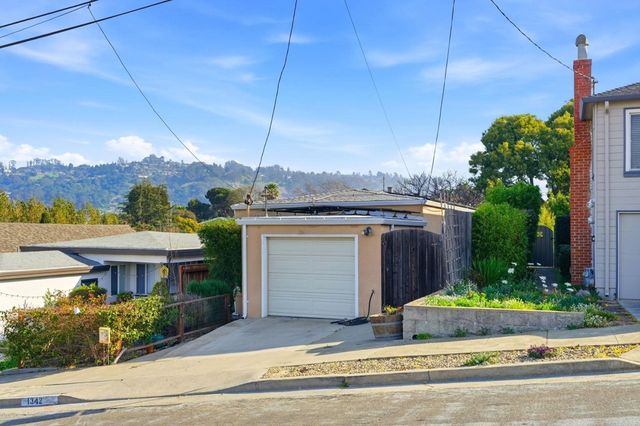 1342 S 57th St, Richmond, CA 94804