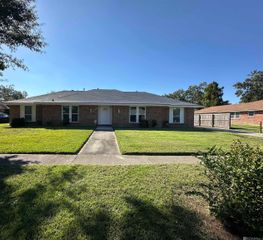 444 S Locksley Dr, Baton Rouge, LA 70815