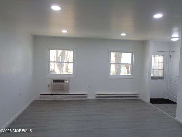 10 D Hamilton Lane, Whiting, NJ 08759