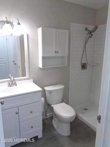 10 D Hamilton Lane, Whiting, NJ 08759