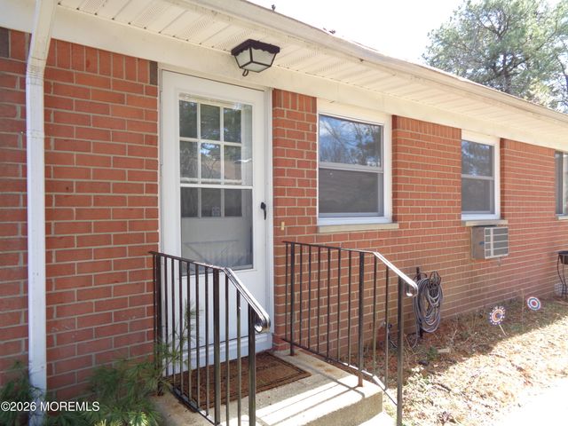 10 D Hamilton Lane, Whiting, NJ 08759