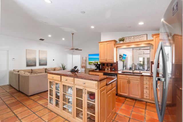 10885 NW 6th Street, Coral Springs, FL 33071