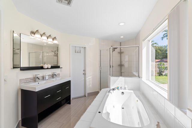 10885 NW 6th Street, Coral Springs, FL 33071