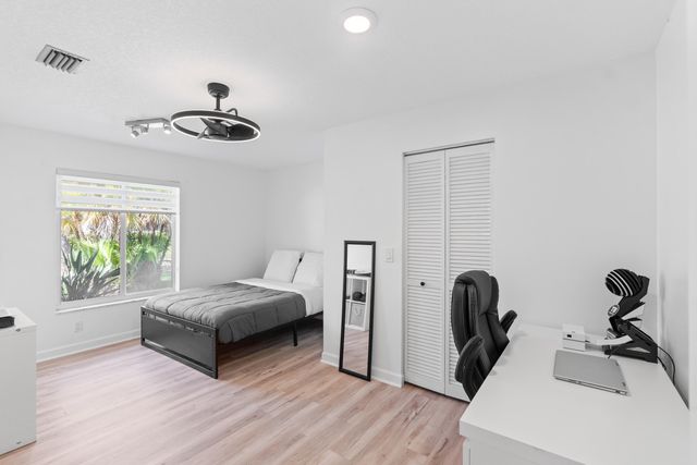 10885 NW 6th Street, Coral Springs, FL 33071