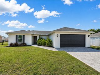 2728 NE 5th PL, Cape Coral, FL 33909