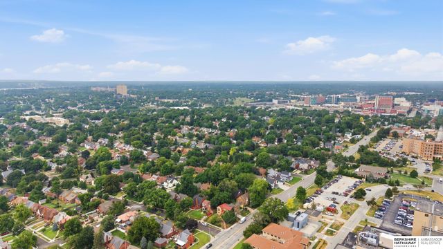 4301 Pine Street, Omaha, NE 68105