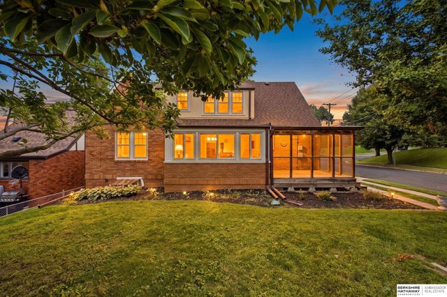 4301 Pine Street, Omaha, NE 68105