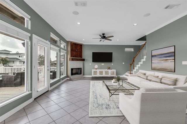 1323 Wahini Street, Tiki Island, TX 77554