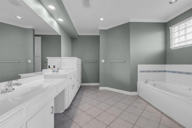 1323 Wahini Street, Tiki Island, TX 77554