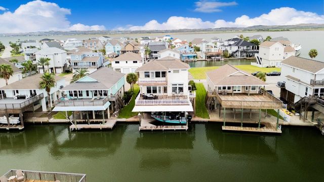 1323 Wahini Street, Tiki Island, TX 77554