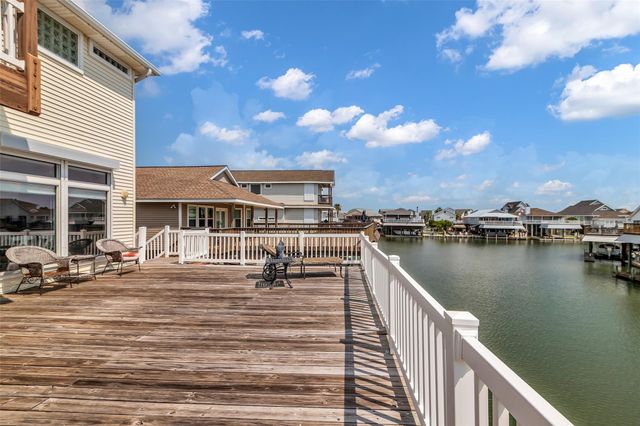 1323 Wahini Street, Tiki Island, TX 77554