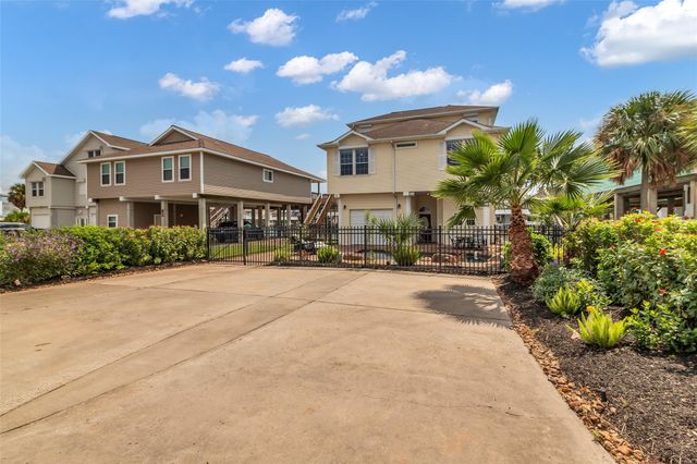 1323 Wahini Street, Tiki Island, TX 77554