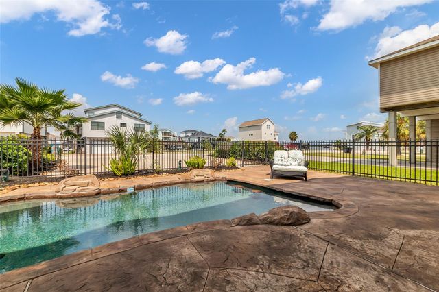 1323 Wahini Street, Tiki Island, TX 77554