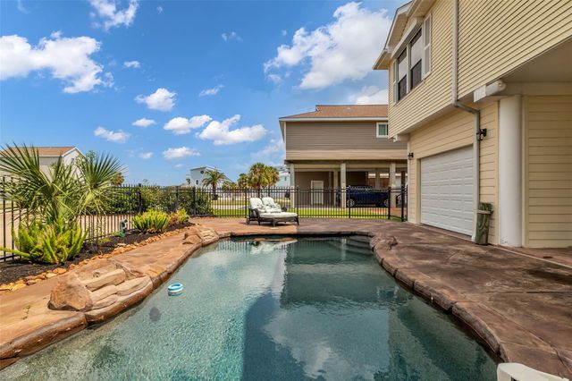 1323 Wahini Street, Tiki Island, TX 77554