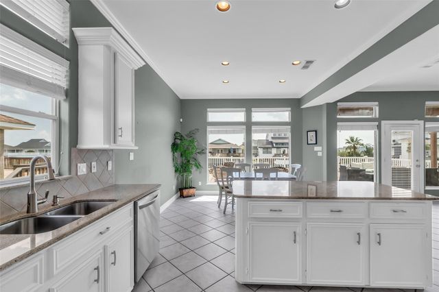 1323 Wahini Street, Tiki Island, TX 77554