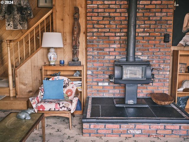 511 ELROD Ave, Maupin, OR 97037