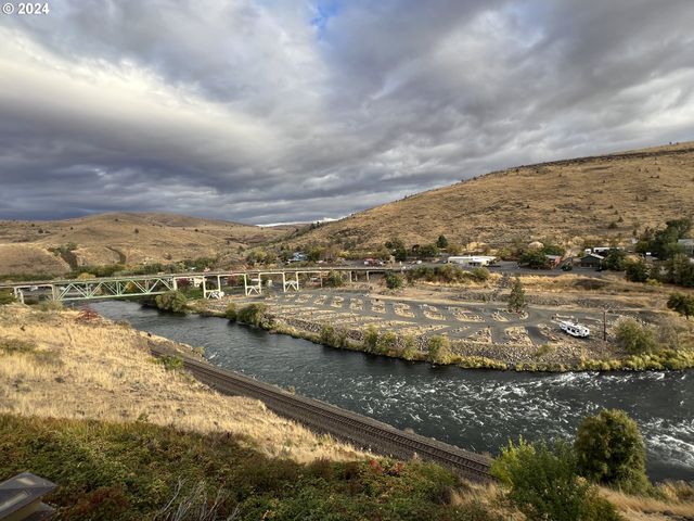 511 ELROD Ave, Maupin, OR 97037