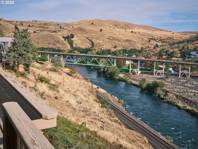 511 ELROD Ave, Maupin, OR 97037