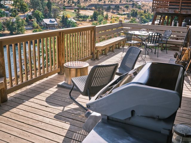 511 ELROD Ave, Maupin, OR 97037