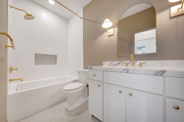 320 Laurel Curve, Golden Valley, MN 55426