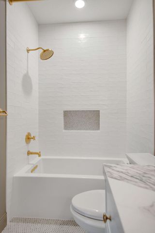 320 Laurel Curve, Golden Valley, MN 55426