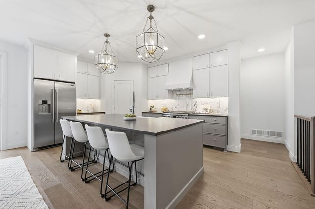 320 Laurel Curve, Golden Valley, MN 55426