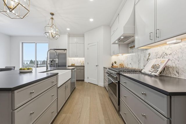 320 Laurel Curve, Golden Valley, MN 55426