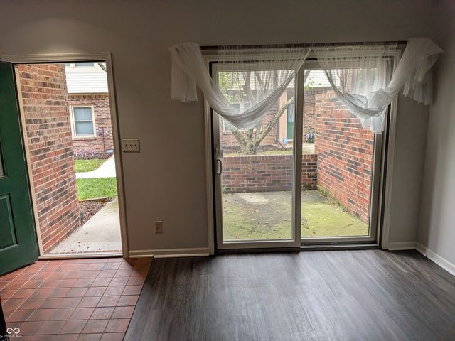 9464 Maple Way, Indianapolis, IN 46268