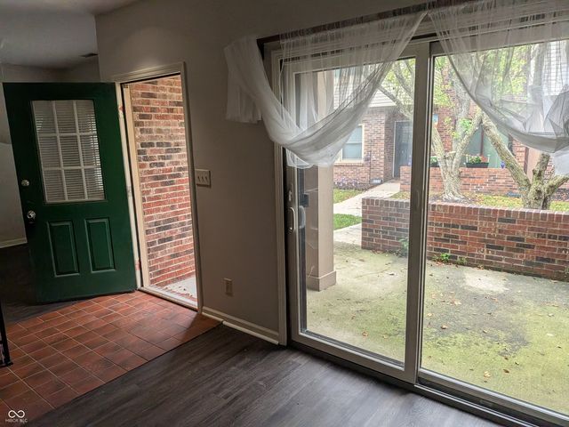 9464 Maple Way, Indianapolis, IN 46268