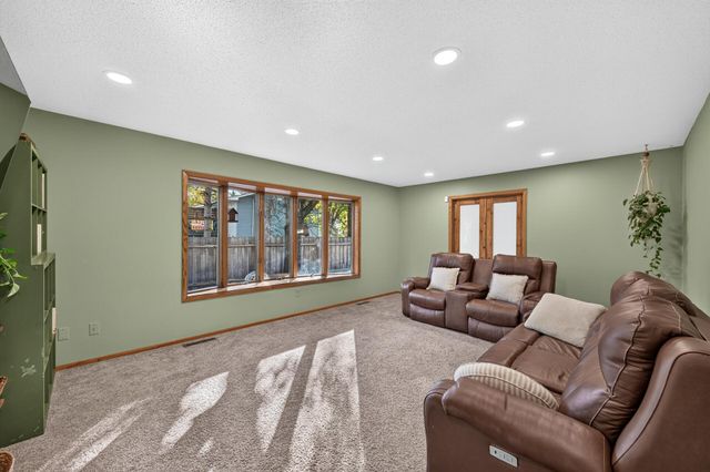 1712 89th Avenue N, Brooklyn Park, MN 55444