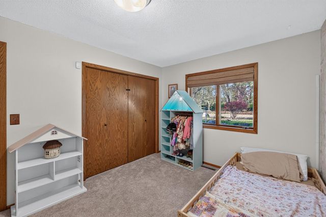 1712 89th Avenue N, Brooklyn Park, MN 55444