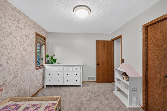 1712 89th Avenue N, Brooklyn Park, MN 55444