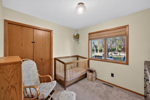 1712 89th Avenue N, Brooklyn Park, MN 55444