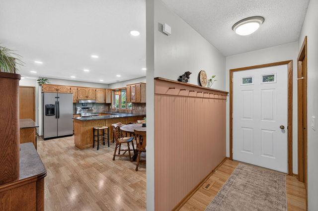 1712 89th Avenue N, Brooklyn Park, MN 55444