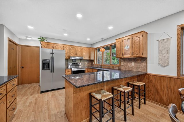 1712 89th Avenue N, Brooklyn Park, MN 55444