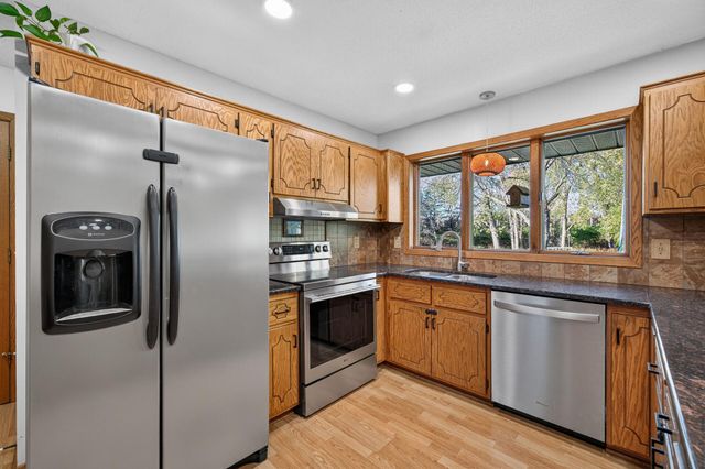 1712 89th Avenue N, Brooklyn Park, MN 55444