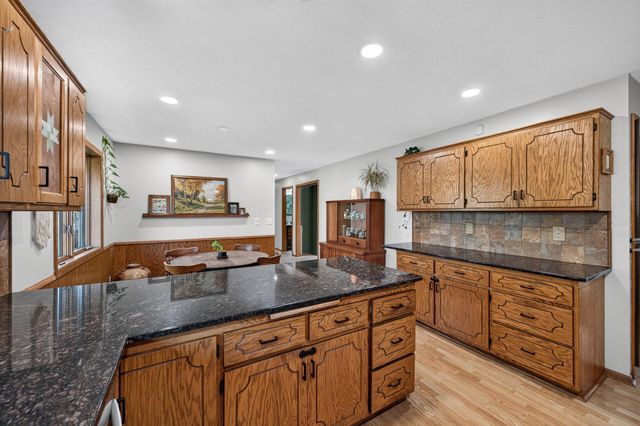 1712 89th Avenue N, Brooklyn Park, MN 55444