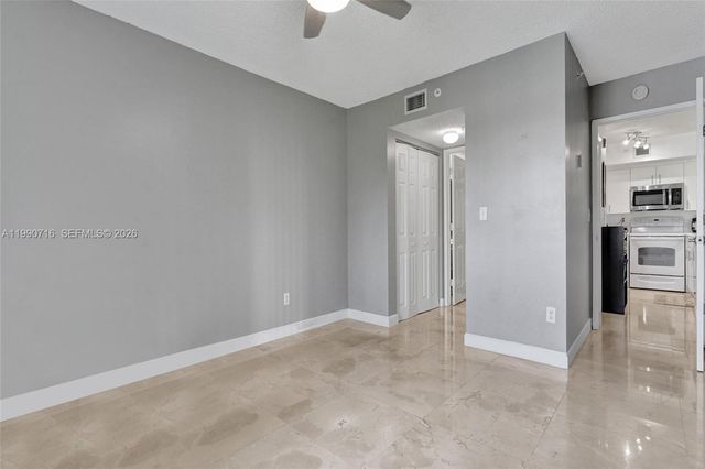 2640 S University Dr 112, Davie, FL 33328