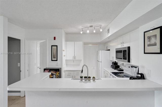 2640 S University Dr 112, Davie, FL 33328