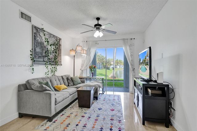 2640 S University Dr 112, Davie, FL 33328