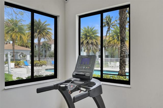 2640 S University Dr 112, Davie, FL 33328